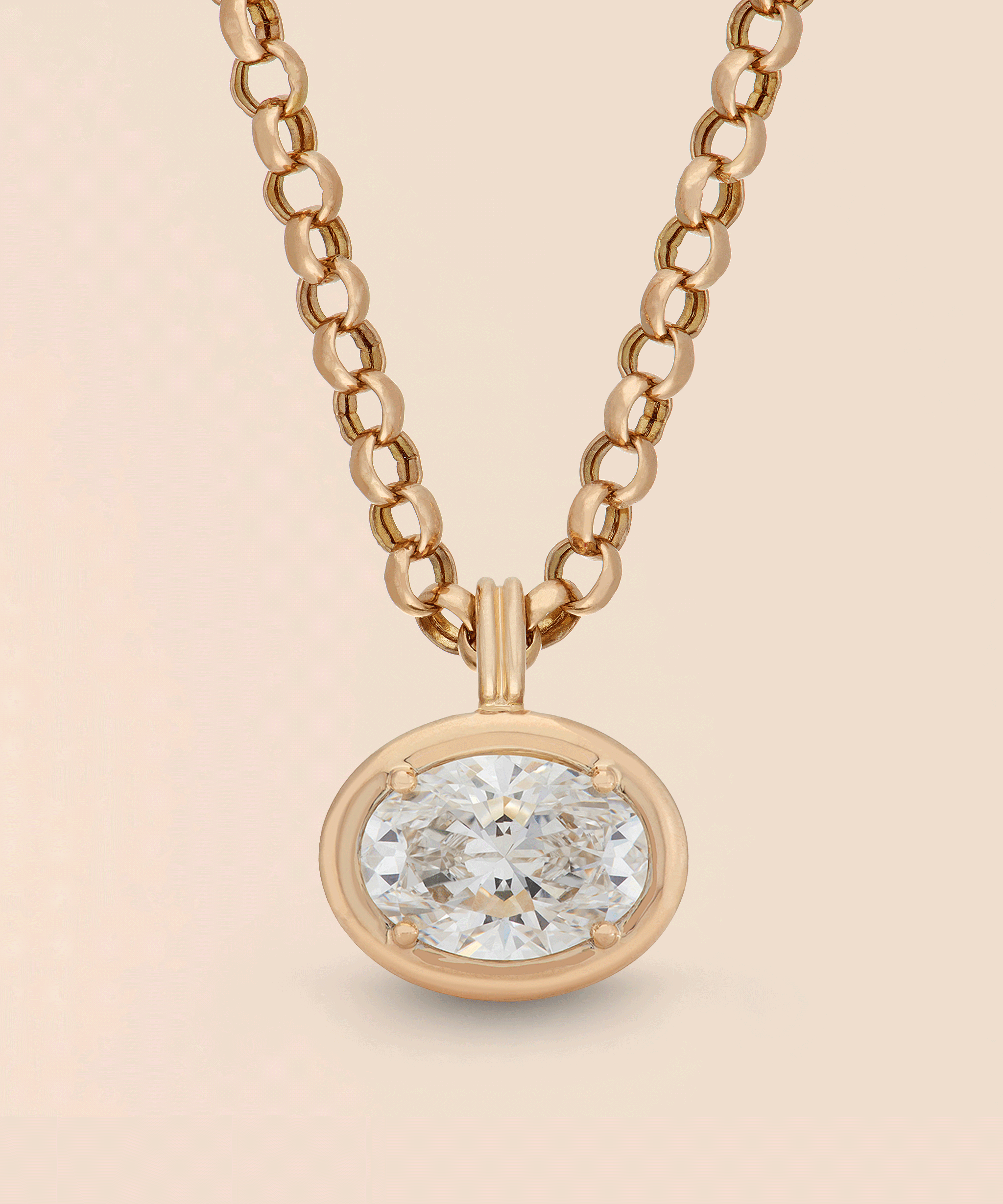 Oval Necklace in Yellow Gold